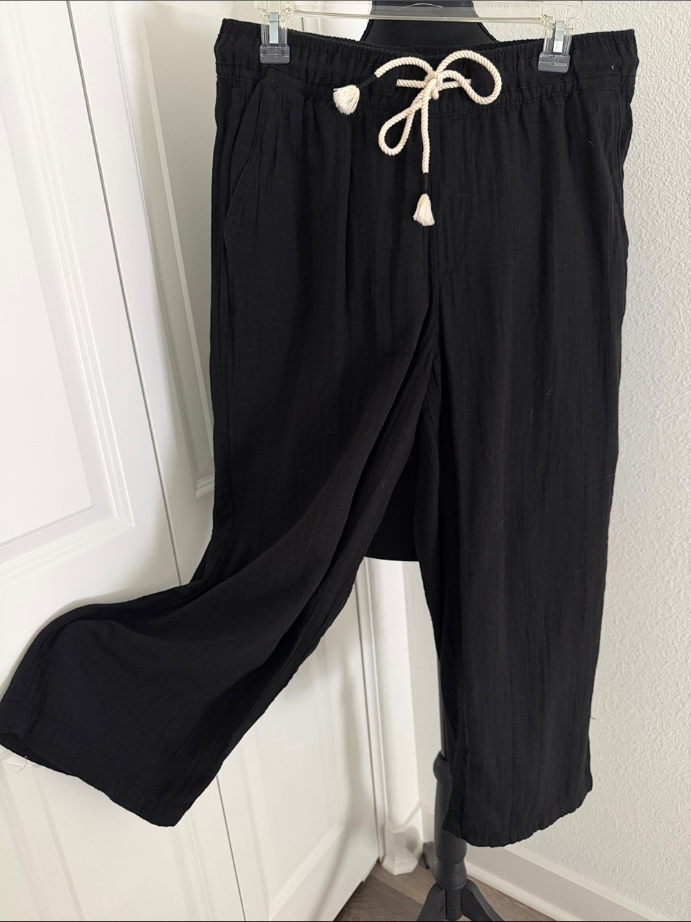 💯% Cotton Gauze Old Navy Black Drawstring Ankle Length Wide-Leg Pants.